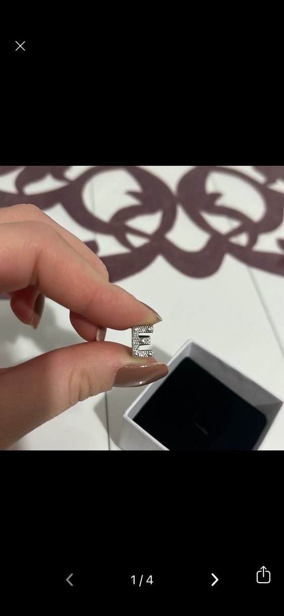 Gri Mininalist Kesim Kadın Charm - Görsel 2