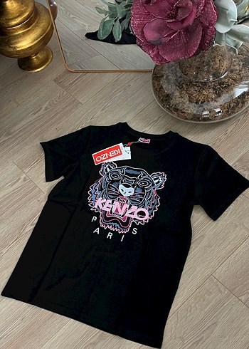 Kenzo Baskılı Siyah kadın Kısa Kollu, Rahat Kesim