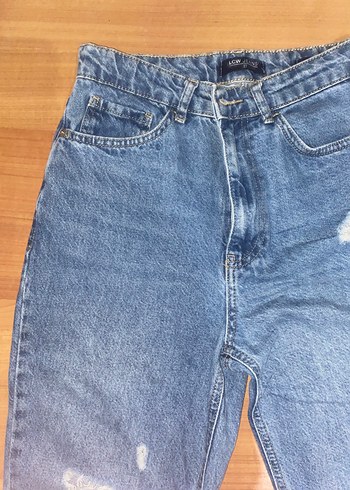 LC Waikiki Gri Renk Yırtık Detaylı Salaş Kadın Kot Pantolon