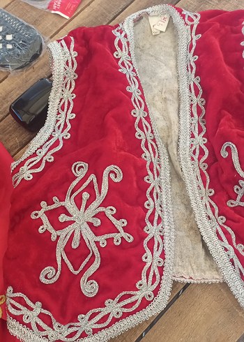 Diğer Nakışlı Kırmızı Kürklü Kadın Yelek