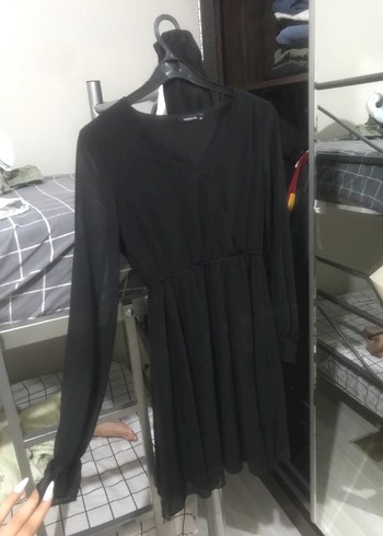 V Yaka Uzun Kollu Siyah Midi Elbise