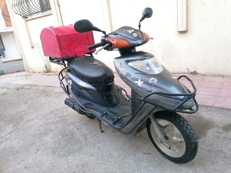 Gri scooter Stili Motosiklet - Görsel 2