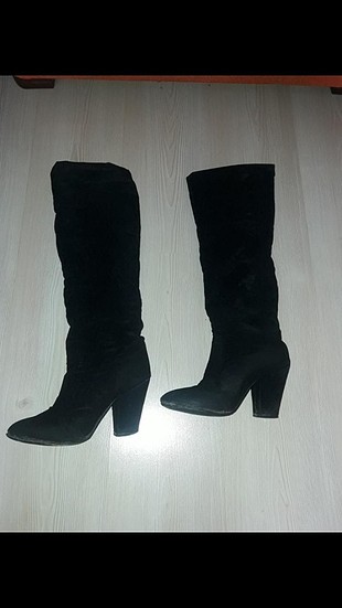Topuklu siyah çizme 