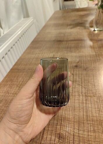 Kahve yanı su bardağı