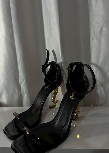 Yves Saint Laurent 40