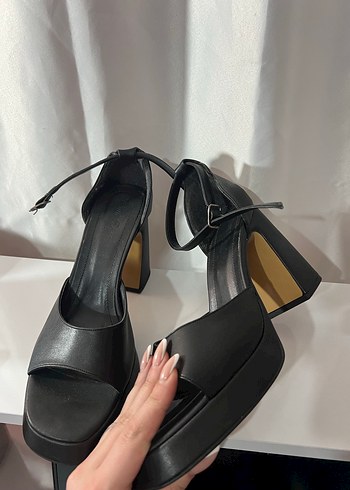 Siyah Platform Topuklu Kadın Gece Ayakkabısı - Görsel 2