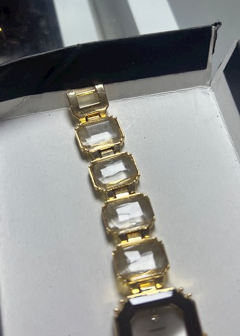 Zincir Detaylı Parlak Altın Kadın Saati - Görsel 3