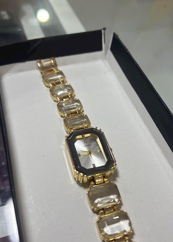 Zincir Detaylı Parlak Altın Kadın Saati - Görsel 2