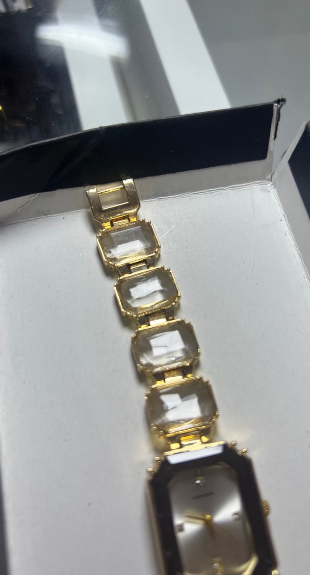 Zincir Detaylı Parlak Altın Kadın Saati - Görsel 3