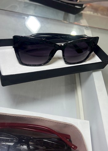 Parlak Siyah Minimalist Gotik Kadın Güneş Gözlüğü - Görsel 4