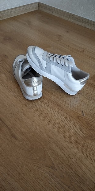 38 Beden beyaz spor ayakkabı