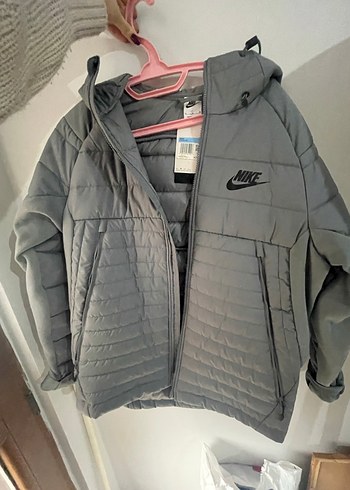 Nike Gri Kapüşonlu Spor Kadın Mont - Görsel 2