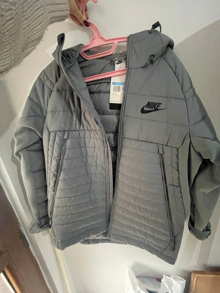 Nike Gri Kapüşonlu Spor Kadın Mont - Görsel 2