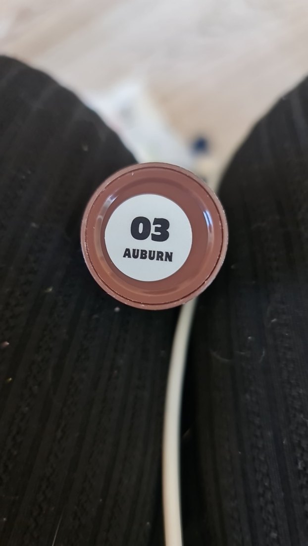 Bej Gri Tonlu Dudak Kalemi - Görsel 2