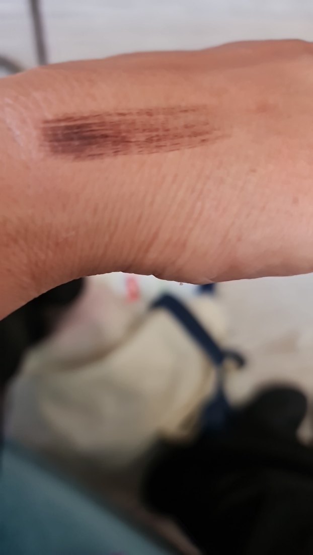 Bej Gri Tonlu Dudak Kalemi - Görsel 4