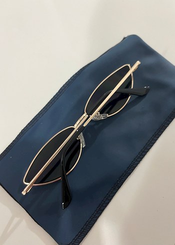 Kadın Siyah Minimalist Şeffaf Gözlük - Görsel 3