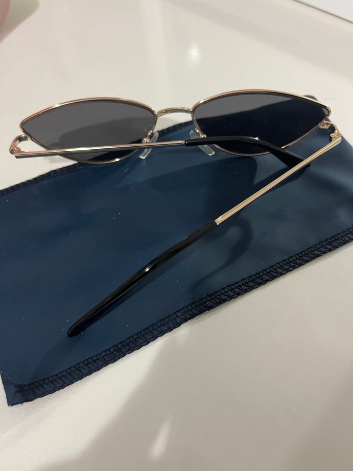 Kadın Siyah Minimalist Şeffaf Gözlük - Görsel 2