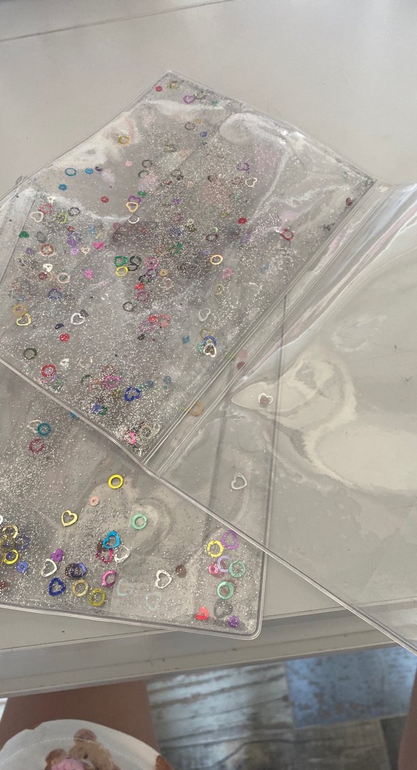 İçi süs dolu kitap kapağı  - Görsel 2