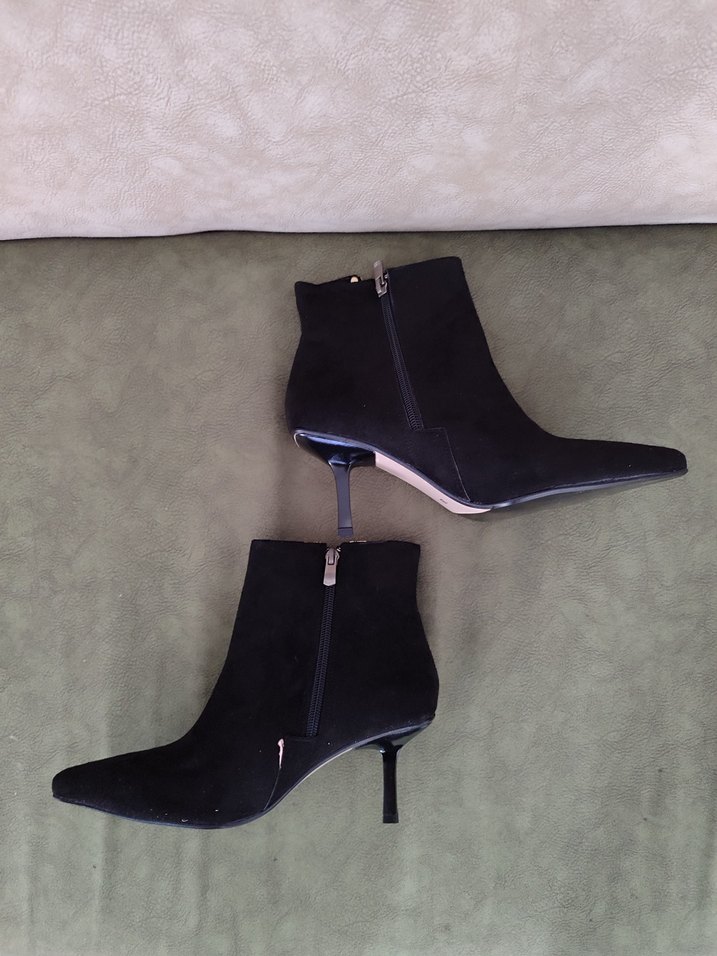 Siyah Süet Stiletto Topuklu Tokalı Bot - Görsel 2