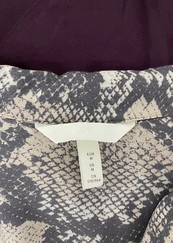 Gri Yılan Desenli Düğmeli Kadın Gömlek - Görsel 3