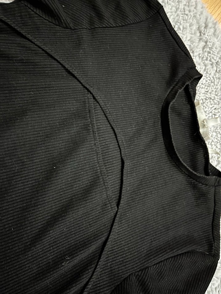 Siyah Göğüs Detaylı Bluz - Görsel 2