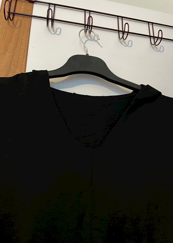 Siyah V yaka salaş kadın sweatshirt - Görsel 4