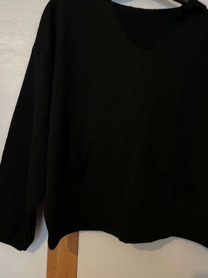 Siyah V yaka salaş kadın sweatshirt - Görsel 3