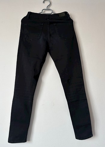 Kadın Siyah Kemerli Dar Kesim Kot Pantolon - Görsel 2