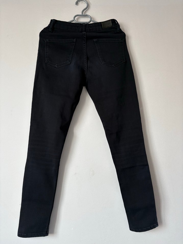 Kadın Siyah Kemerli Dar Kesim Kot Pantolon - Görsel 2