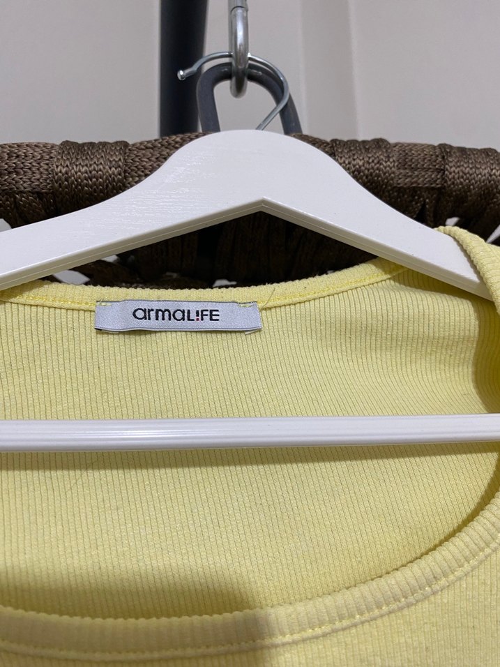 Sarı Bağcıklı Kısa Crop Top - Görsel 3