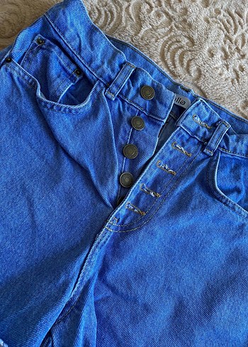 Düğmeli Koyu Mavi Mini Kot Şort - Görsel 2