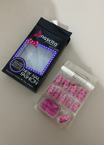 Renkli Pembe Tırnak Süslemeleri - Görsel 2