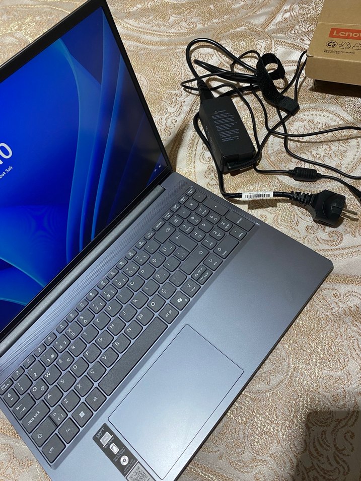 Lenovo Diz Üstü Bilgisayar Laptop - Görsel 3