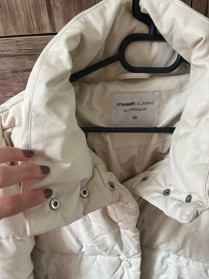 Düğmeli Beyaz Kadın Kışlık Mont - Görsel 2