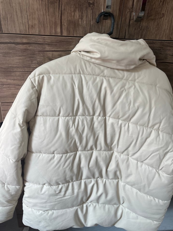 Düğmeli Beyaz Kadın Kışlık Mont - Görsel 3