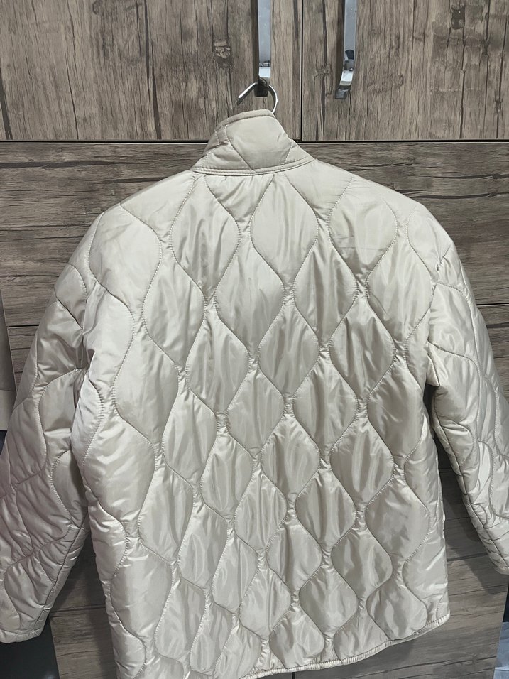 Düğmeli Bej Kısa Kadın Ceket - Görsel 3