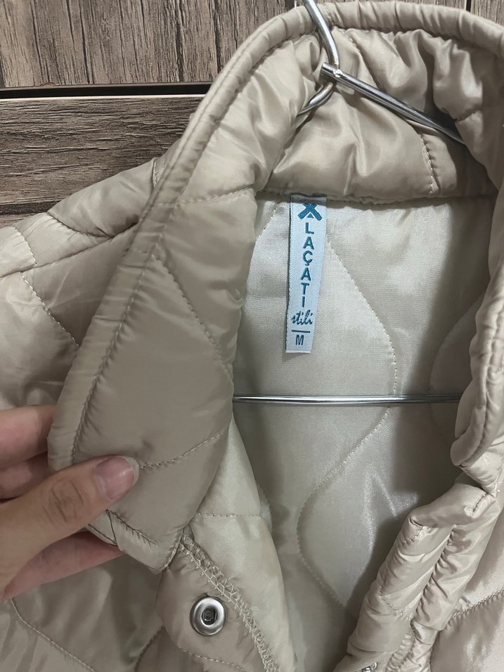 Düğmeli Bej Kısa Kadın Ceket - Görsel 2