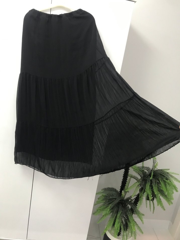 Siyah Pileli Uzun Tül Şifon kumaş astarlı tesettür etek - Görsel 3