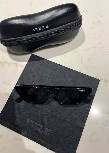 Vogue Siyah Minimalist Kadın Güneş Gözlüğü