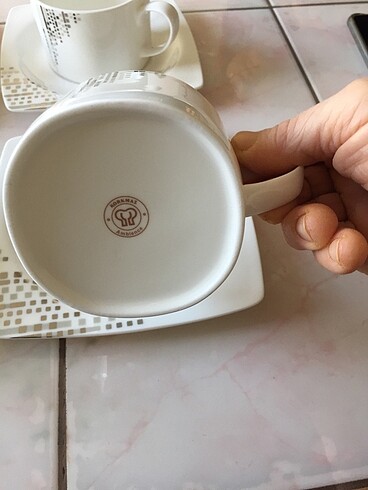 Beden beyaz Renk Nescafe fincanı sıfır ayarında