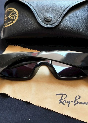 Ray-Ban Siyah Parlak Biker Kadın Gözlüğü