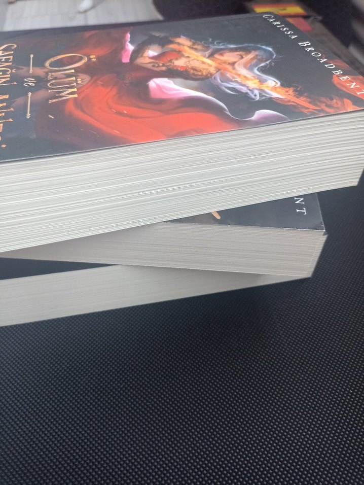 Hiçbir dünyanın kızı - Carissa Broadbent - Görsel 2