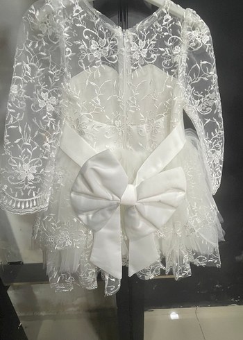 Beyaz Dantel İşlemeli Uzun Kollu çocuk gelinliği - Görsel 3