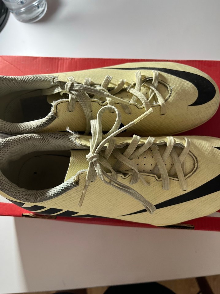 V Velcro Bağcıklı Beyaz Erkek Futbol Ayakkabısı - Görsel 2