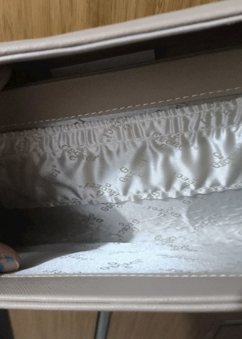 Zincir Detaylı Bej Deri Kadın Portföy Çanta - Görsel 2