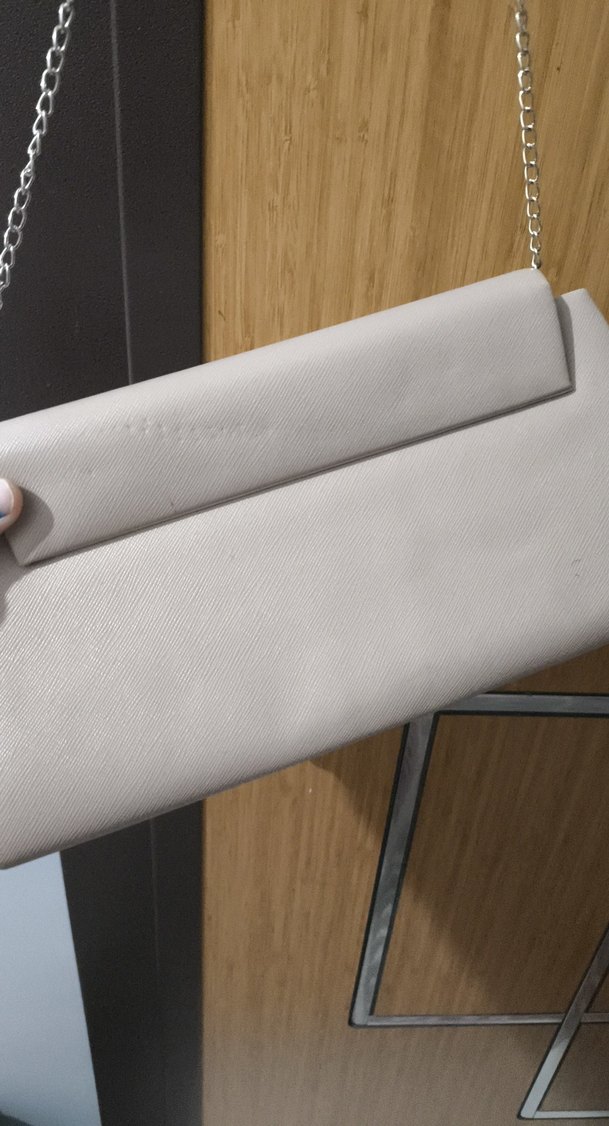 Zincir Detaylı Bej Deri Kadın Portföy Çanta - Görsel 4