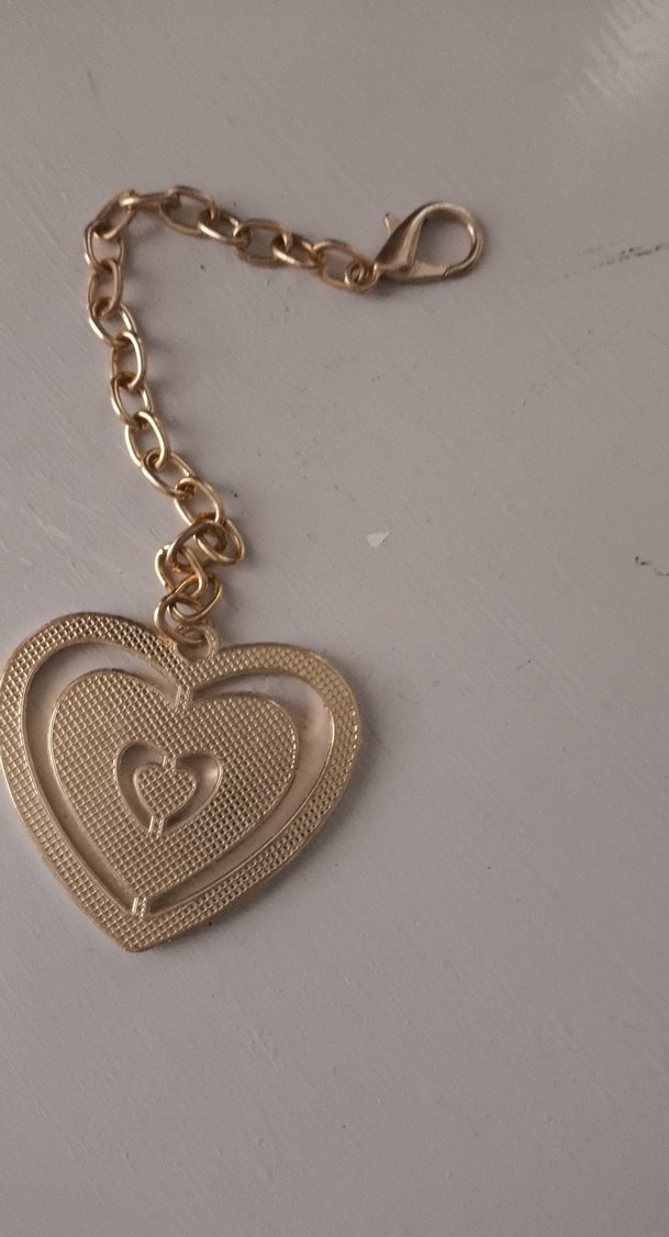 Altın Renk Zincir Detaylı Kalp Anahtarlık - Görsel 2