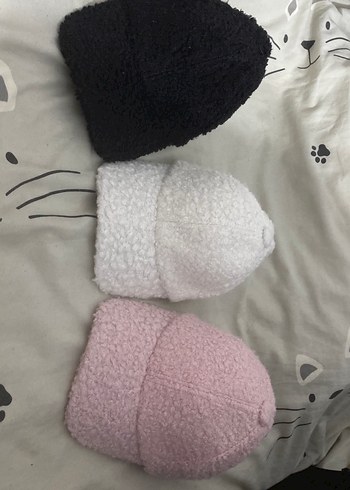Peluş Kadın Bere - Beyaz, Siyah, Pembe