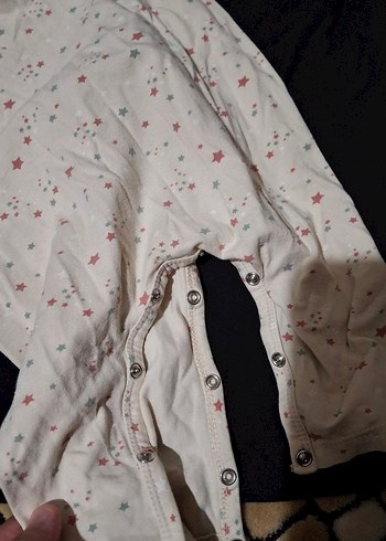 Pastel Yıldız Desenli Beyaz askılı çıtçıtlı bebek tulumu - Görsel 2