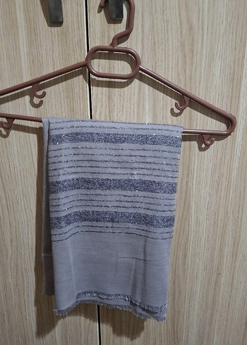 Gri Kadın Drapeli Şal - Görsel 4